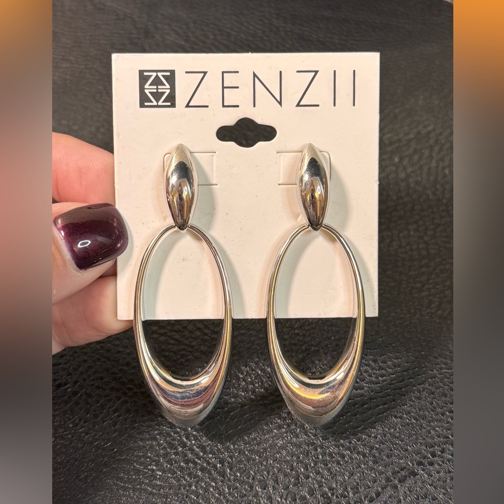 ZENZII NWT Silver Oval Drop Earring